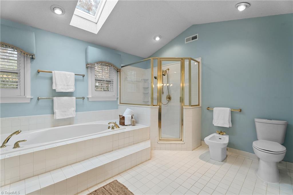 Kernersville, North Carolina 27284, United States, 4 Bedrooms Bedrooms, ,5 BathroomsBathrooms,Residential,Active,244121