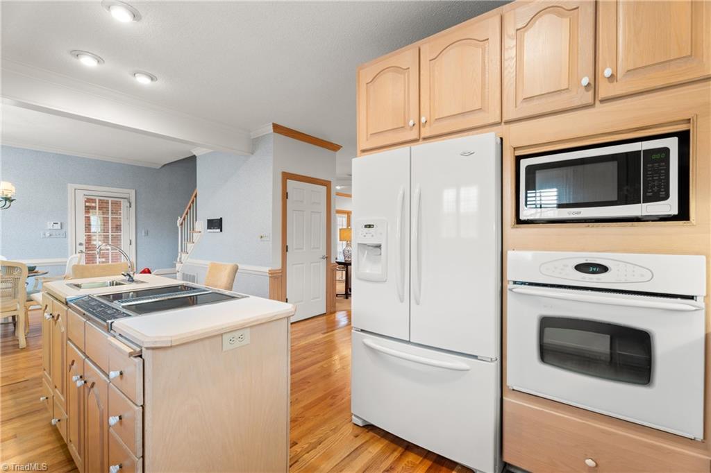 Kernersville, North Carolina 27284, United States, 4 Bedrooms Bedrooms, ,5 BathroomsBathrooms,Residential,Active,244121