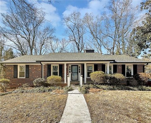 A home in Clemmons