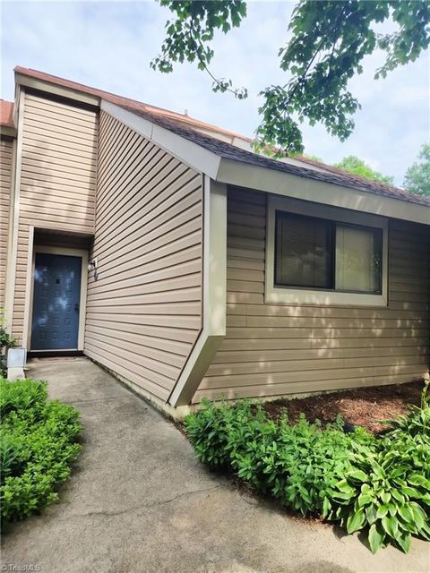 Townhouse For Sale - 217 Village Lane #H<br/> Greensboro, NC 27409