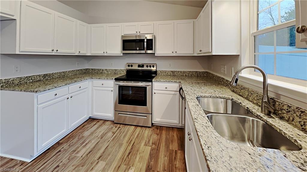 Photo 5 of 14 of 508 Oakmont Circle townhome