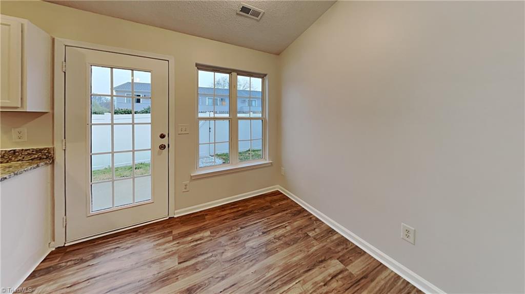 Photo 6 of 14 of 508 Oakmont Circle townhome