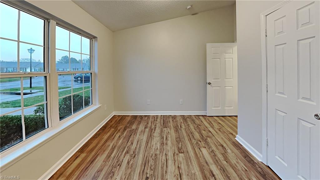 Photo 11 of 14 of 508 Oakmont Circle townhome