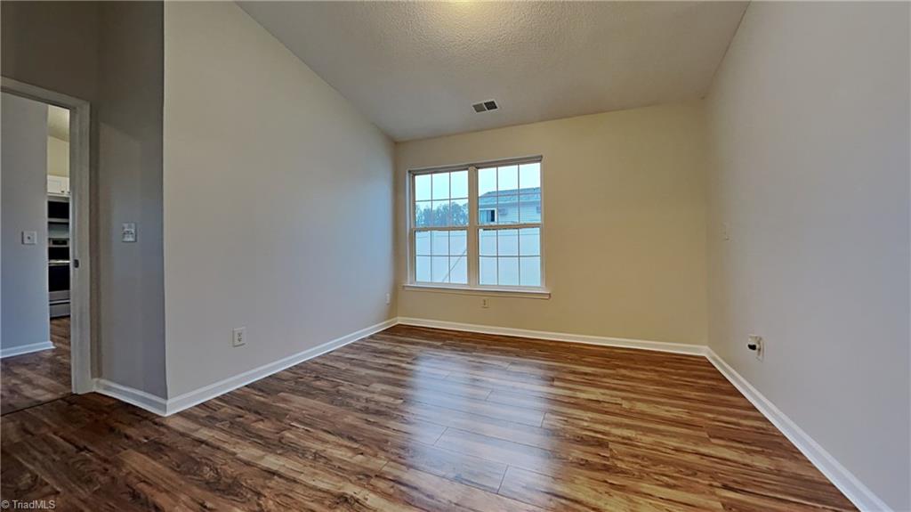 Photo 8 of 14 of 508 Oakmont Circle townhome