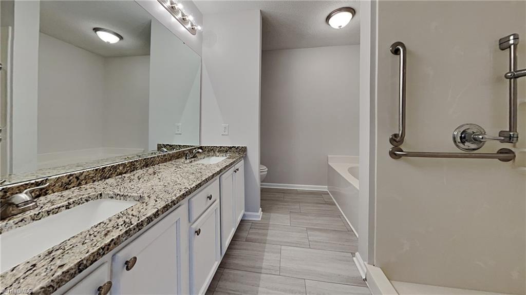 Photo 9 of 14 of 508 Oakmont Circle townhome