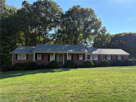 Homes For Sale - 500 Shamrock Road<br/> High Point, NC 27265