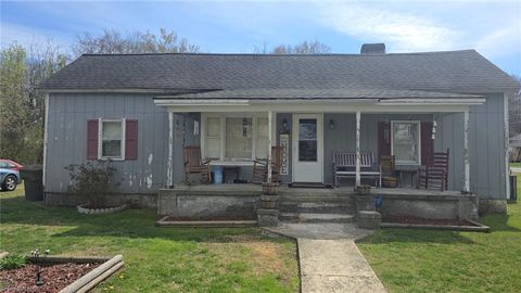 Photo of 1202 Ridge Avenue, Eden, NC 27288 (MLS # 1214758)