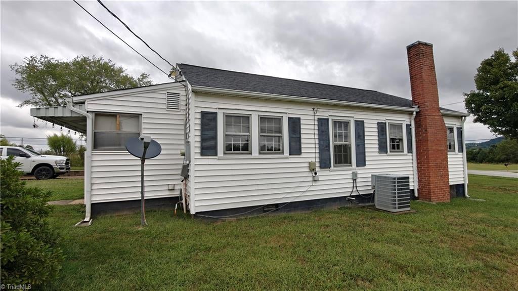 Photo of 5441 US Highway 21, Jonesville, NC 28642 (MLS # 1236475)