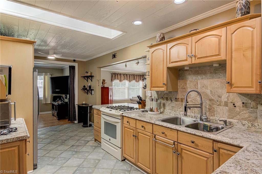 242 Crestwood Circle, High Point, North Carolina image 15