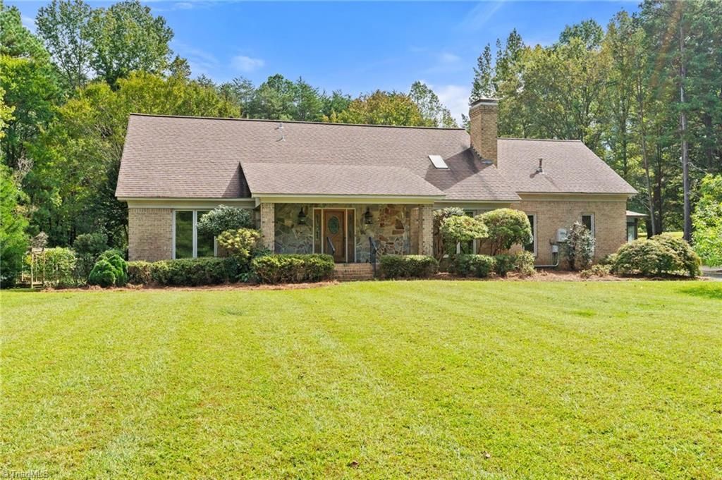 Photo of 8324 Meadows Road, Oak Ridge, NC 27310 (MLS # 1197929)