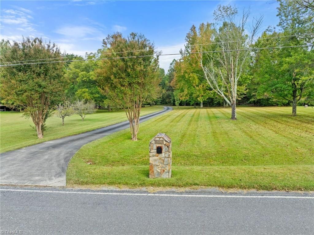 Photo of 8324 Meadows Road, Oak Ridge, NC 27310 (MLS # 1197929)