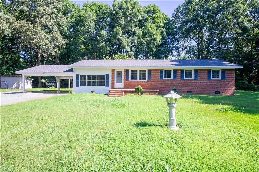 Photo of 942 Clyde Underwood Road, Siler City, NC 27344 (MLS # 1230830)