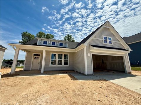 Homes For Sale - 427 Yarrow Drive<br/> Lexington, NC 27295