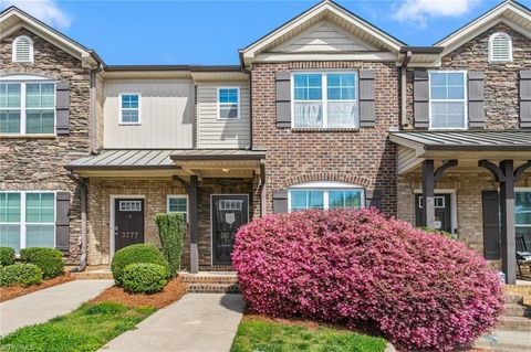 Townhouse For Sale - 3779 Shadow Ridge Drive<br/> High Point, NC 27265