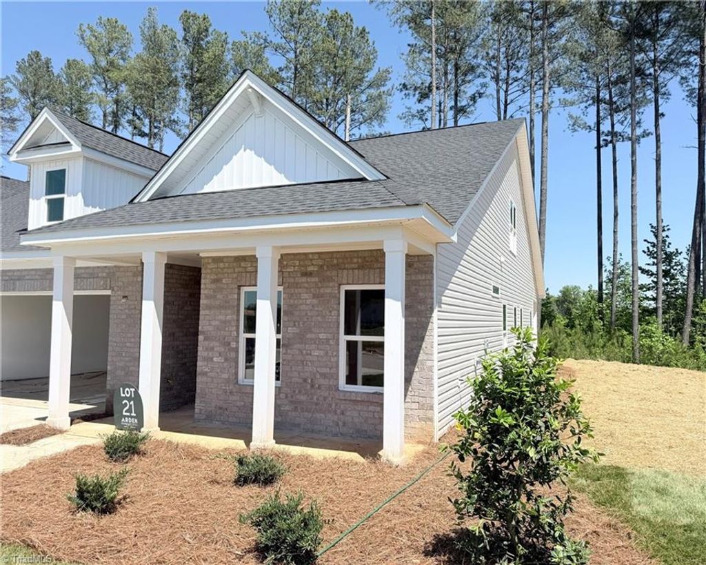 Photo of 1102 Beeson Court, Clemmons, NC 27012 (MLS # 1219162)