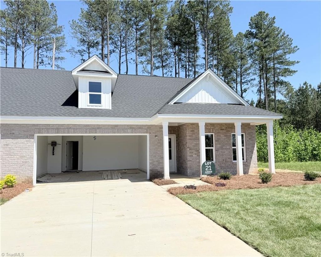 Photo of 1102 Beeson Court, Clemmons, NC 27012 (MLS # 1219162)