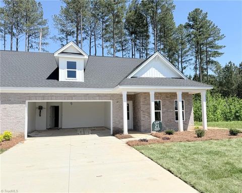 Photo of 1102 Beeson Court, Clemmons, NC 27012 (MLS # 1219162)