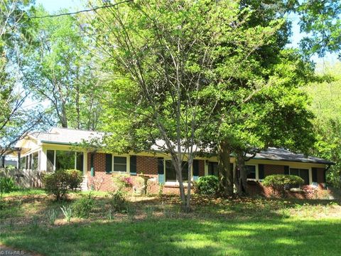 Single Family Residence in Winston Salem NC 1933 Lake Drive.jpg