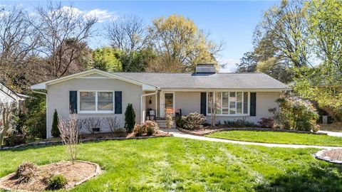 Homes For Sale - 709 Overbrook Drive<br/> High Point, NC 27262