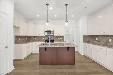 Townhouse For Sale - 3607 Townland Circle<br/> Clemmons, NC 27012