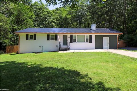 Homes For Sale - 8906 Us Highway 158<br/> Reidsville, NC 27320