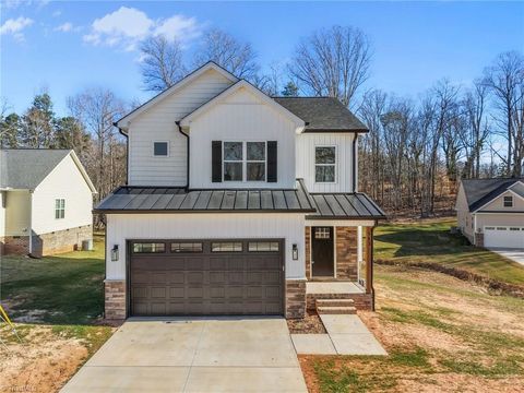 Homes For Sale - 513 Woods Drive<br/> Randleman, NC 27317