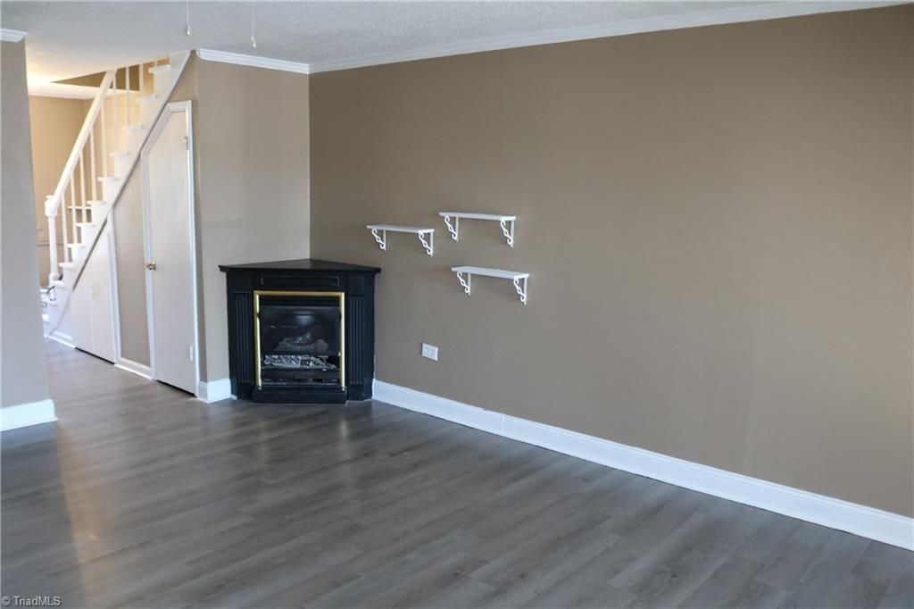 Photo of 101 Oxford Place #19, High Point, NC 27262 (MLS # 1212181)