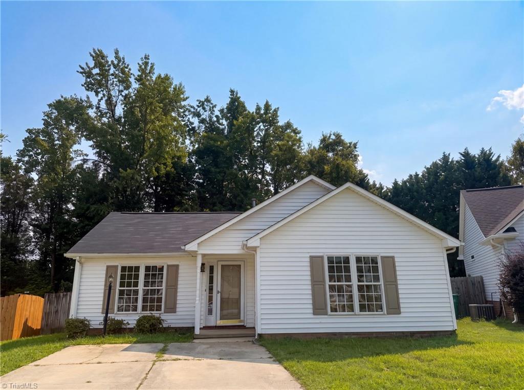 Photo of 2110 Carlisle Way, High Point, NC 27265 (MLS # 1229426)
