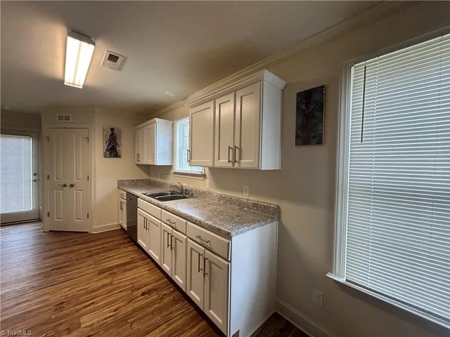 213 Morgan Place, photo 4 of 24