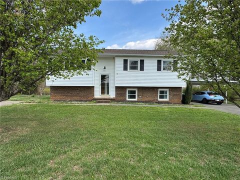 Homes For Sale - 2741 River Ridge Road<br/> Forsyth County, Pfafftown, NC 27040