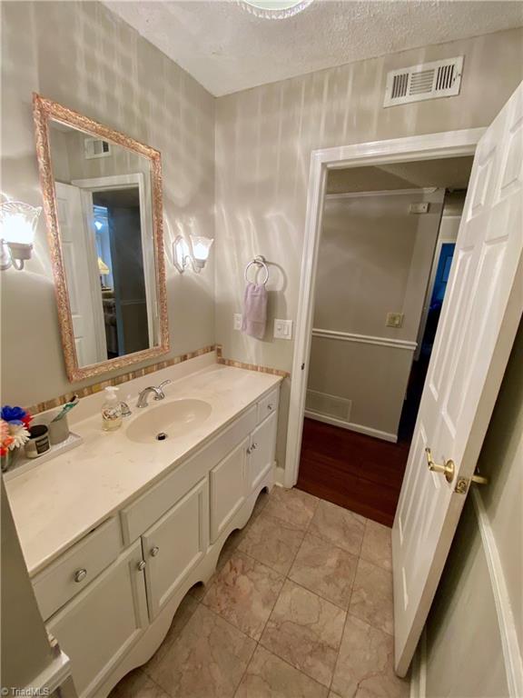 Photo 8 of 40 of 2135 Rivermeade Drive house