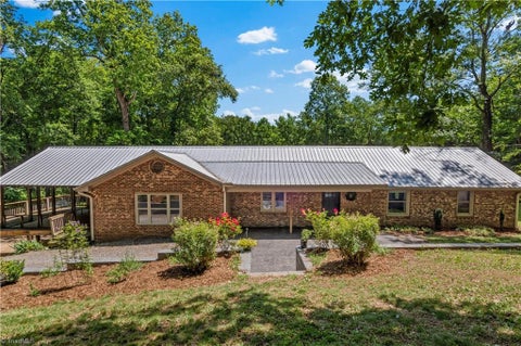 Homes For Sale - 142 Pioneer Road<br/> Harmony, NC 28634