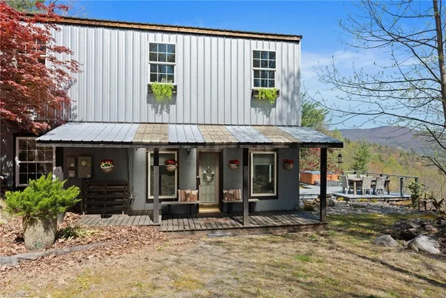 3086 Summit Road, photo 4 of 35