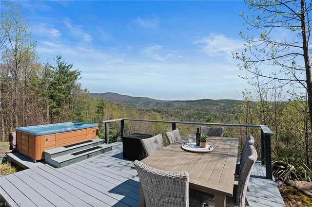 3086 Summit Road, photo 2 of 35