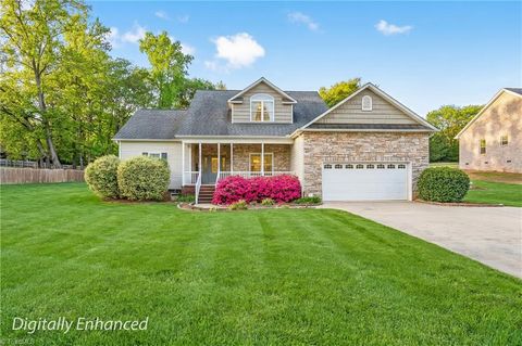 Homes For Sale - 117 Chandler Drive<br/> Mocksville, NC 27028