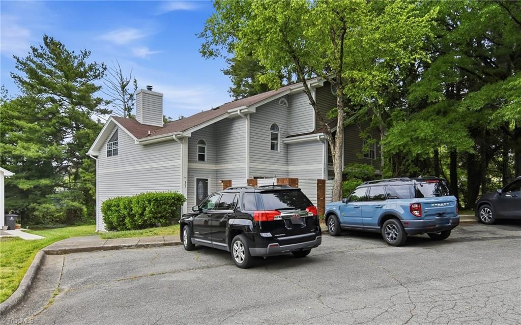 Photo of 805 Salem Pointe Lane, Winston-Salem, NC 27101 (MLS # 1218401)