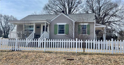 Homes For Sale - 1607 Larkin Street<br/> High Point, NC 27262
