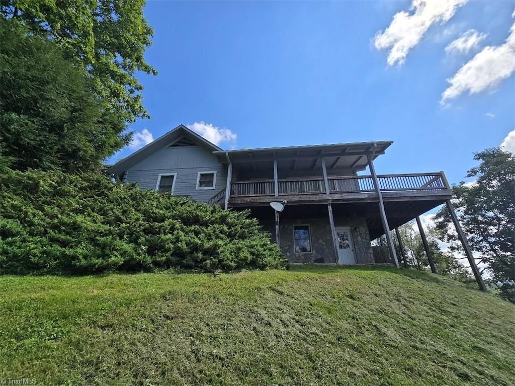 Photo of 979 Wagon Road, Warrensville, NC 28693 (MLS # 1191563)