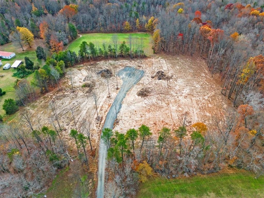 Country Lane, Reidsville, North Carolina image 19