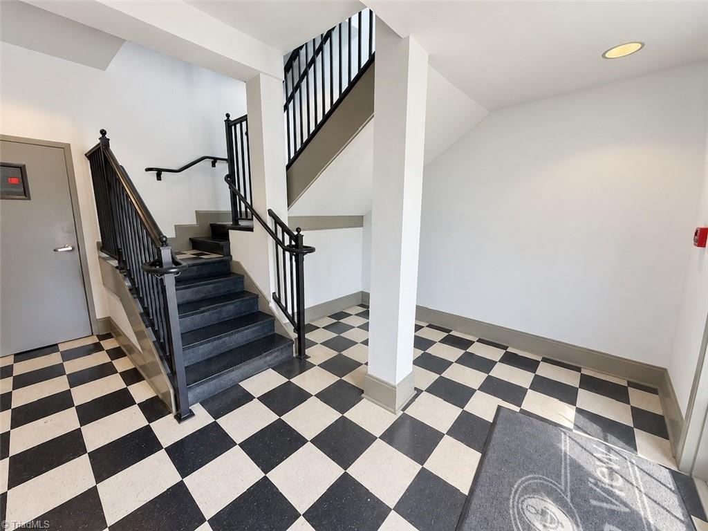 238 E Lewis Street 403