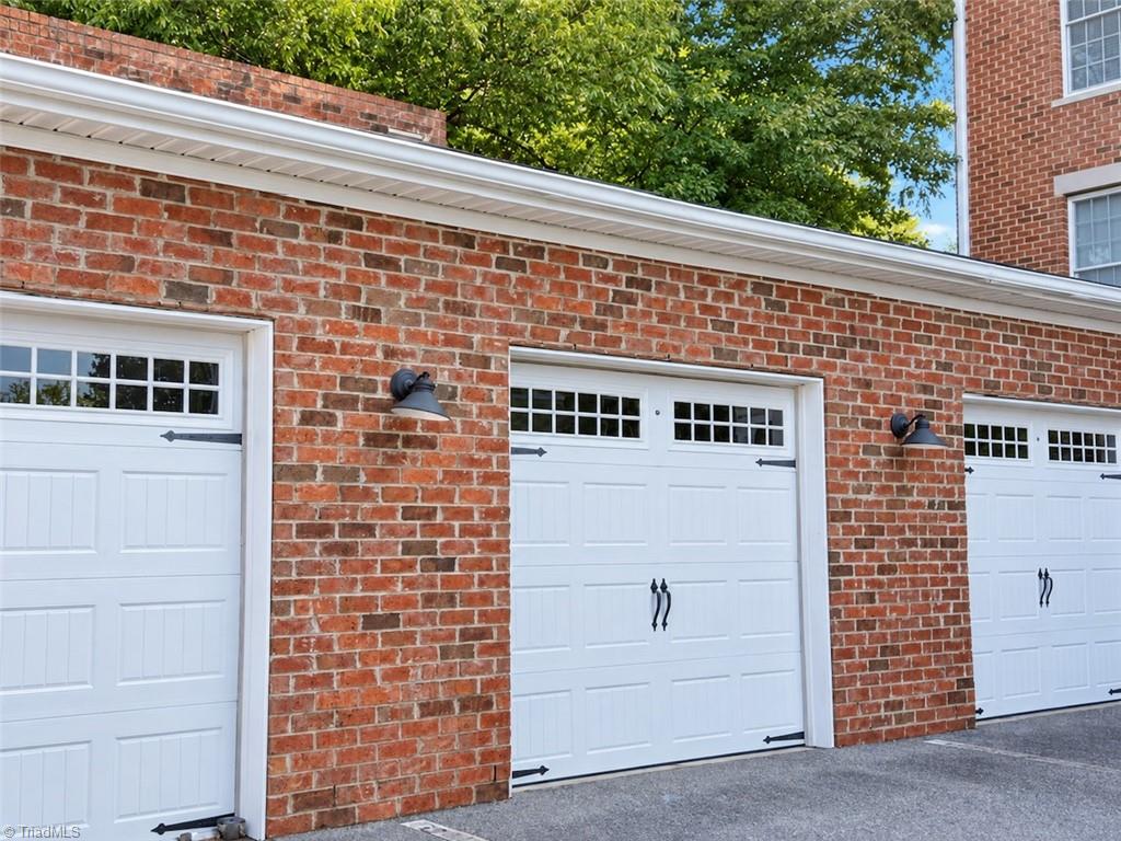 238 E Lewis Street 403