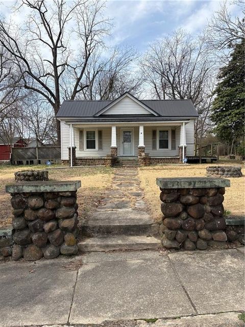 Homes For Sale - 1104 Barnes Street<br/> Reidsville, NC 27320