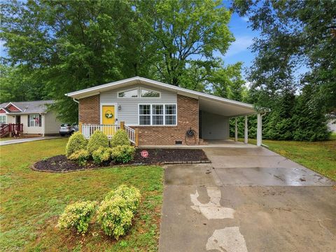 Homes For Sale - 404 Northridge Drive<br/> Eden, NC 27288
