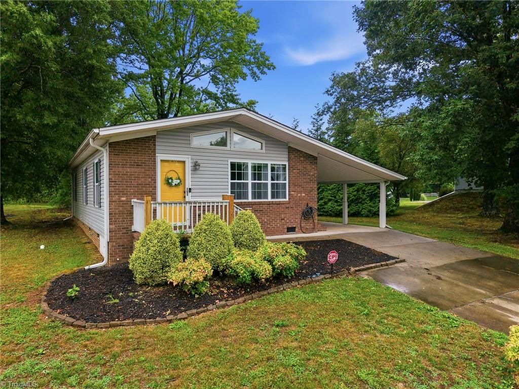 Photo of 404 Northridge Drive, Eden, NC 27288 (MLS # 1225225)