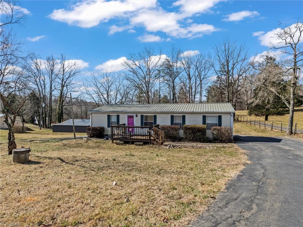 889 N Franklin Road, Mount Airy, North Carolina image 3