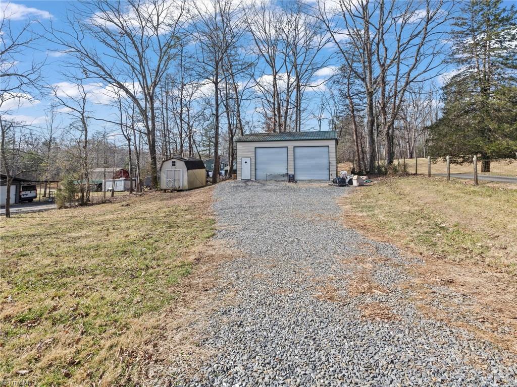 889 N Franklin Road, Mount Airy, North Carolina image 18