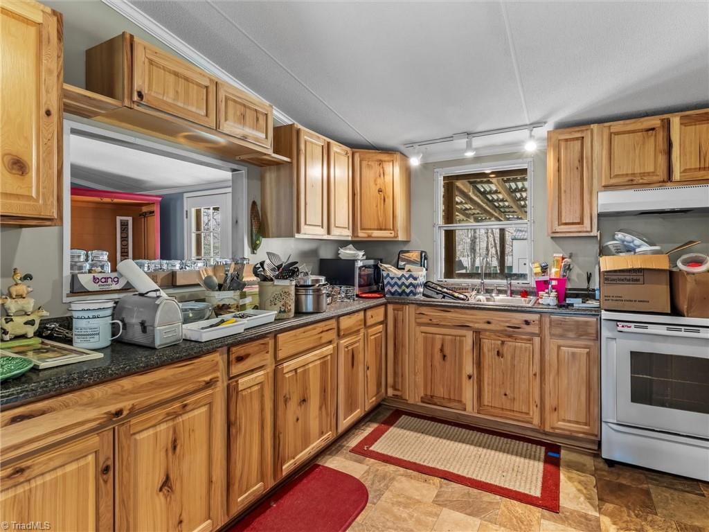 889 N Franklin Road, Mount Airy, North Carolina image 5