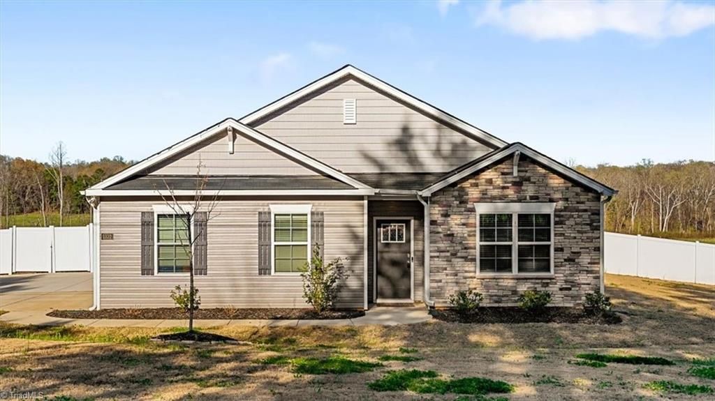 Photo of 1332 Hill Everhart Road, Lexington, NC 27295 (MLS # 1213909)