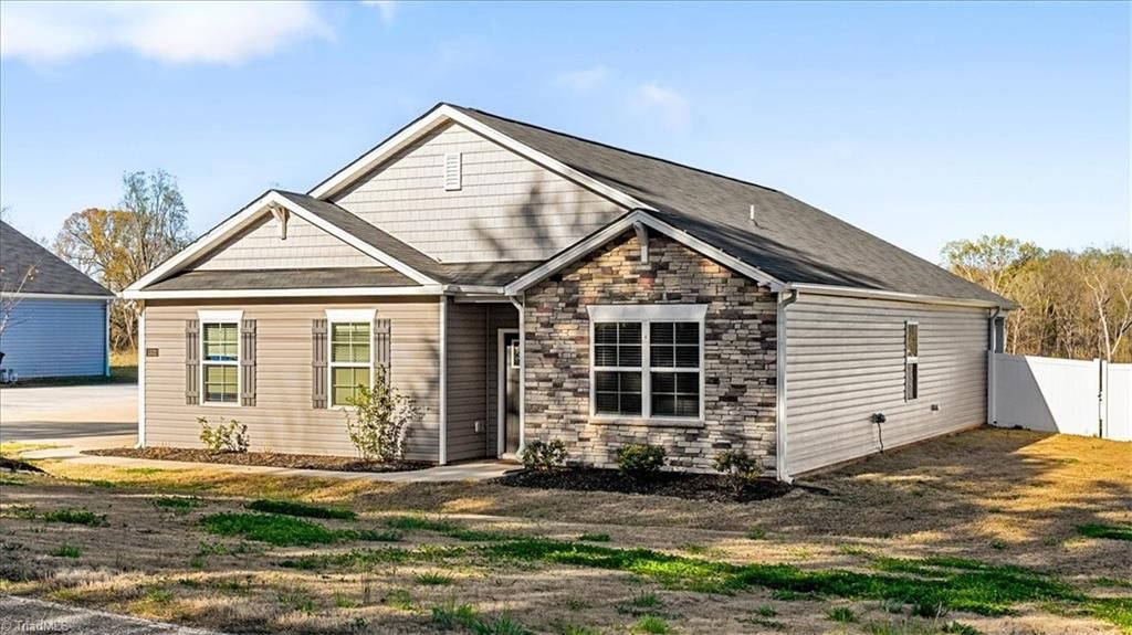 Photo of 1332 Hill Everhart Road, Lexington, NC 27295 (MLS # 1213909)