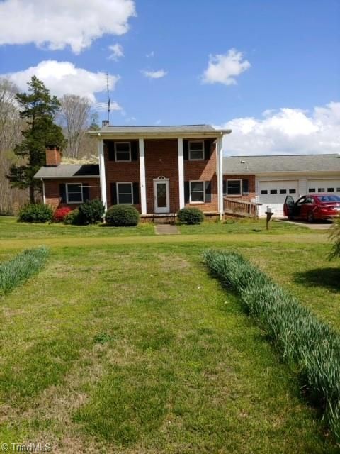 Single Family Residence in Yadkinville NC 1053 Three Brothers Road.jpg